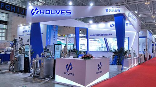 HOLVES booth